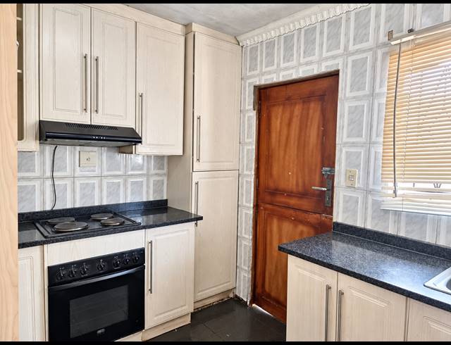 3 BEDROOM HOUSE FOR SALE IN SEBOKENG ZONE 10
